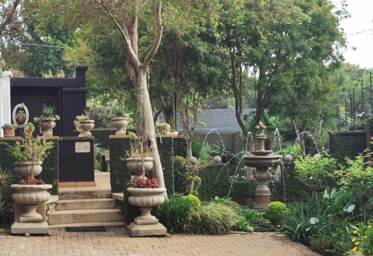 At 98 On Lynburn Guest House Pretoria-Noord Buitenkant foto
