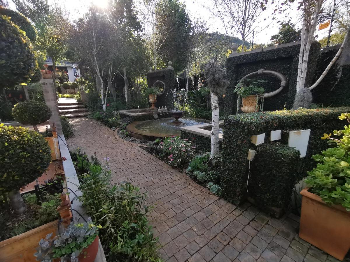 At 98 On Lynburn Guest House Pretoria-Noord Buitenkant foto