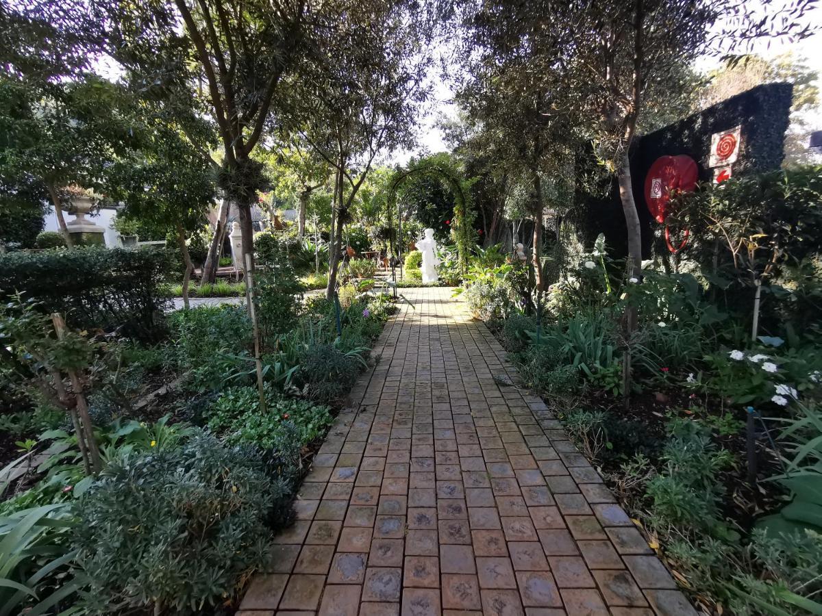 At 98 On Lynburn Guest House Pretoria-Noord Buitenkant foto