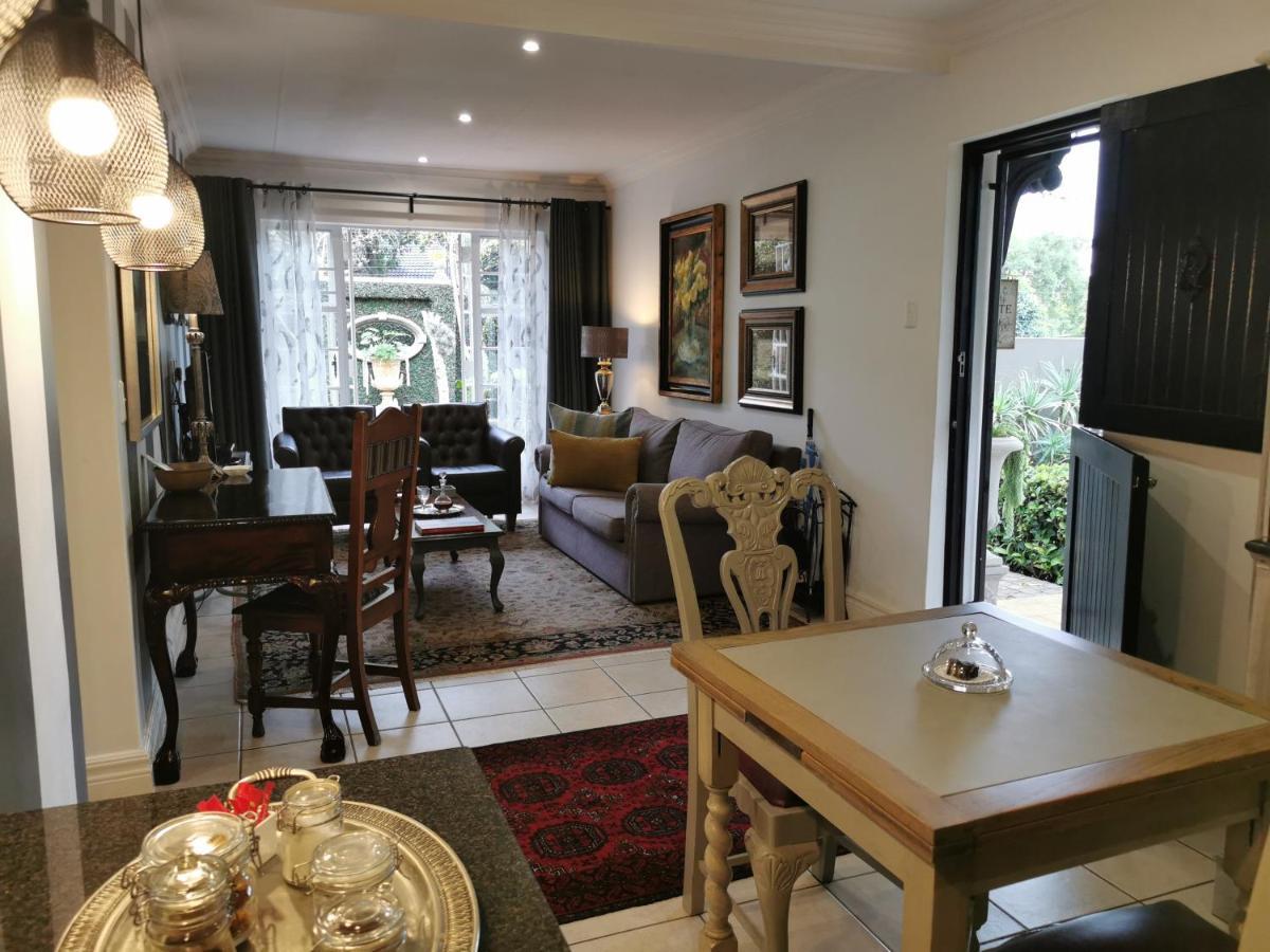 At 98 On Lynburn Guest House Pretoria-Noord Buitenkant foto