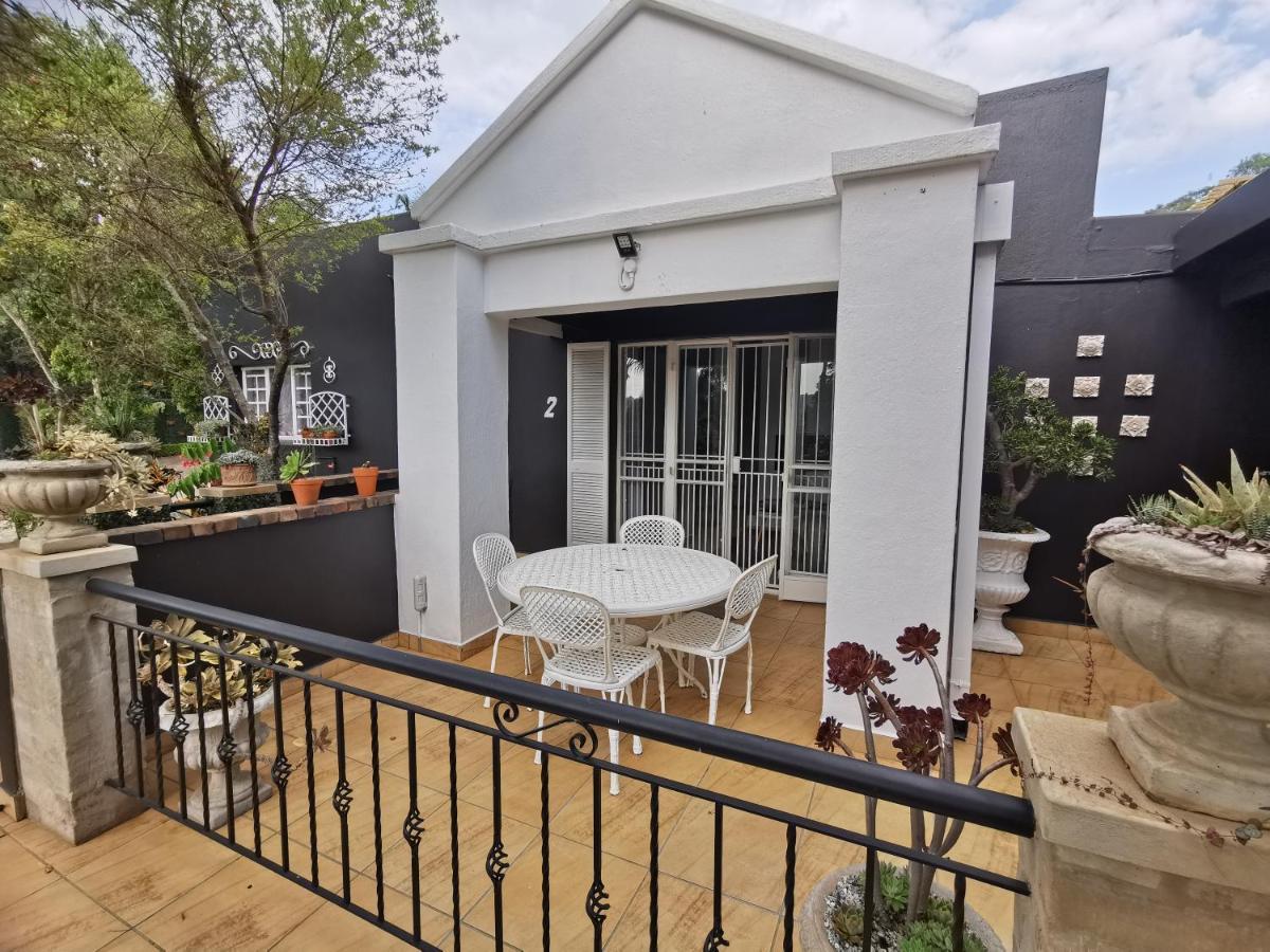 At 98 On Lynburn Guest House Pretoria-Noord Buitenkant foto
