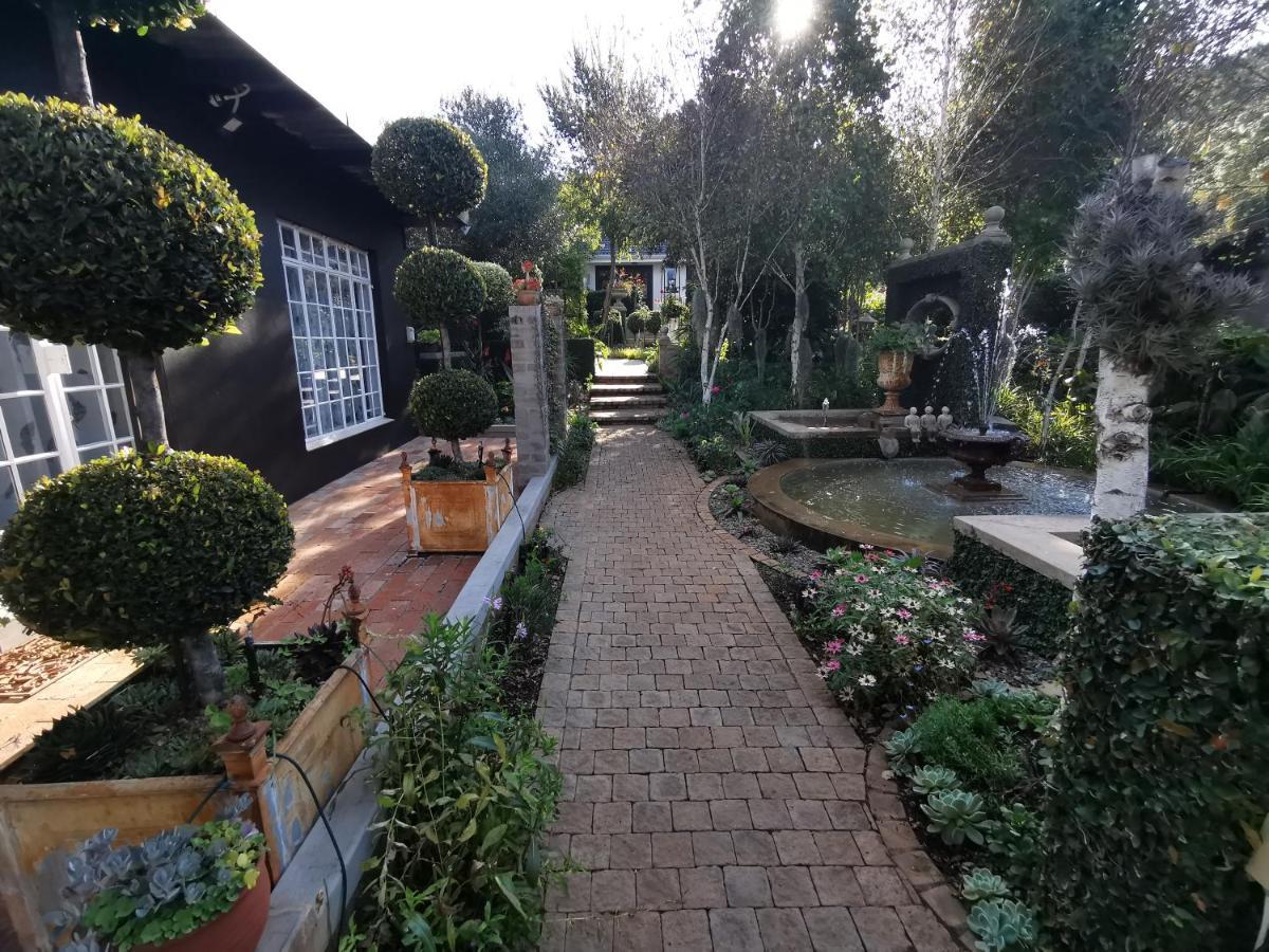 At 98 On Lynburn Guest House Pretoria-Noord Buitenkant foto