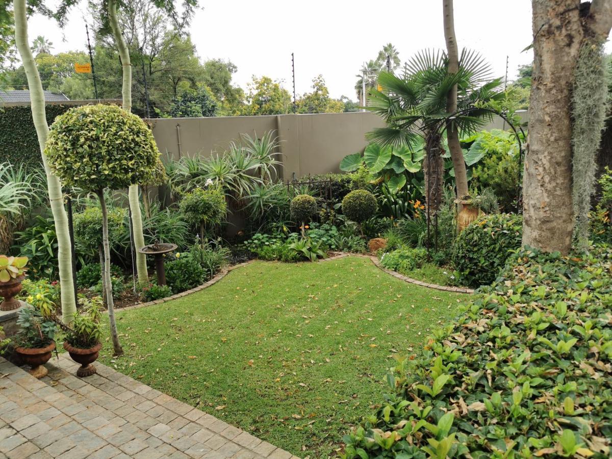 At 98 On Lynburn Guest House Pretoria-Noord Buitenkant foto