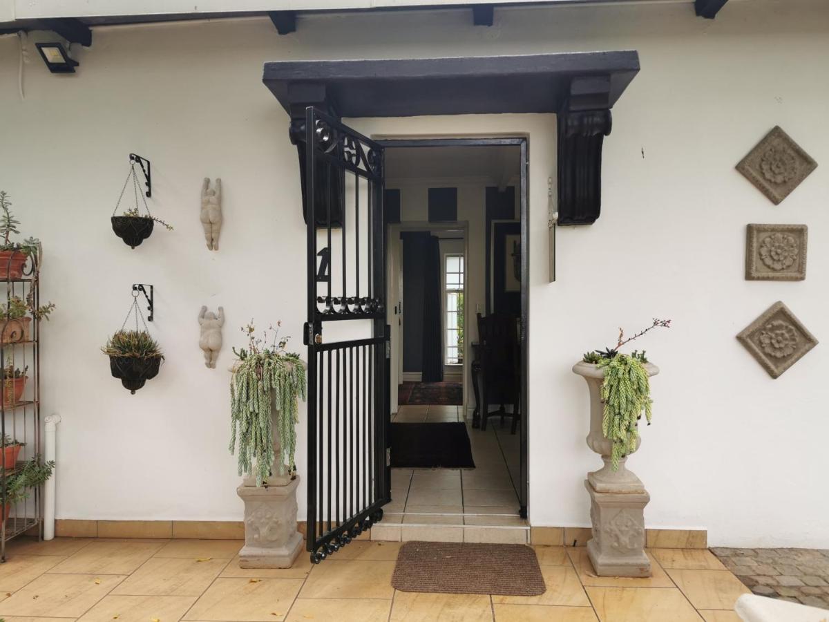 At 98 On Lynburn Guest House Pretoria-Noord Buitenkant foto