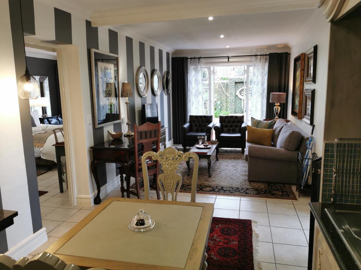 At 98 On Lynburn Guest House Pretoria-Noord Buitenkant foto