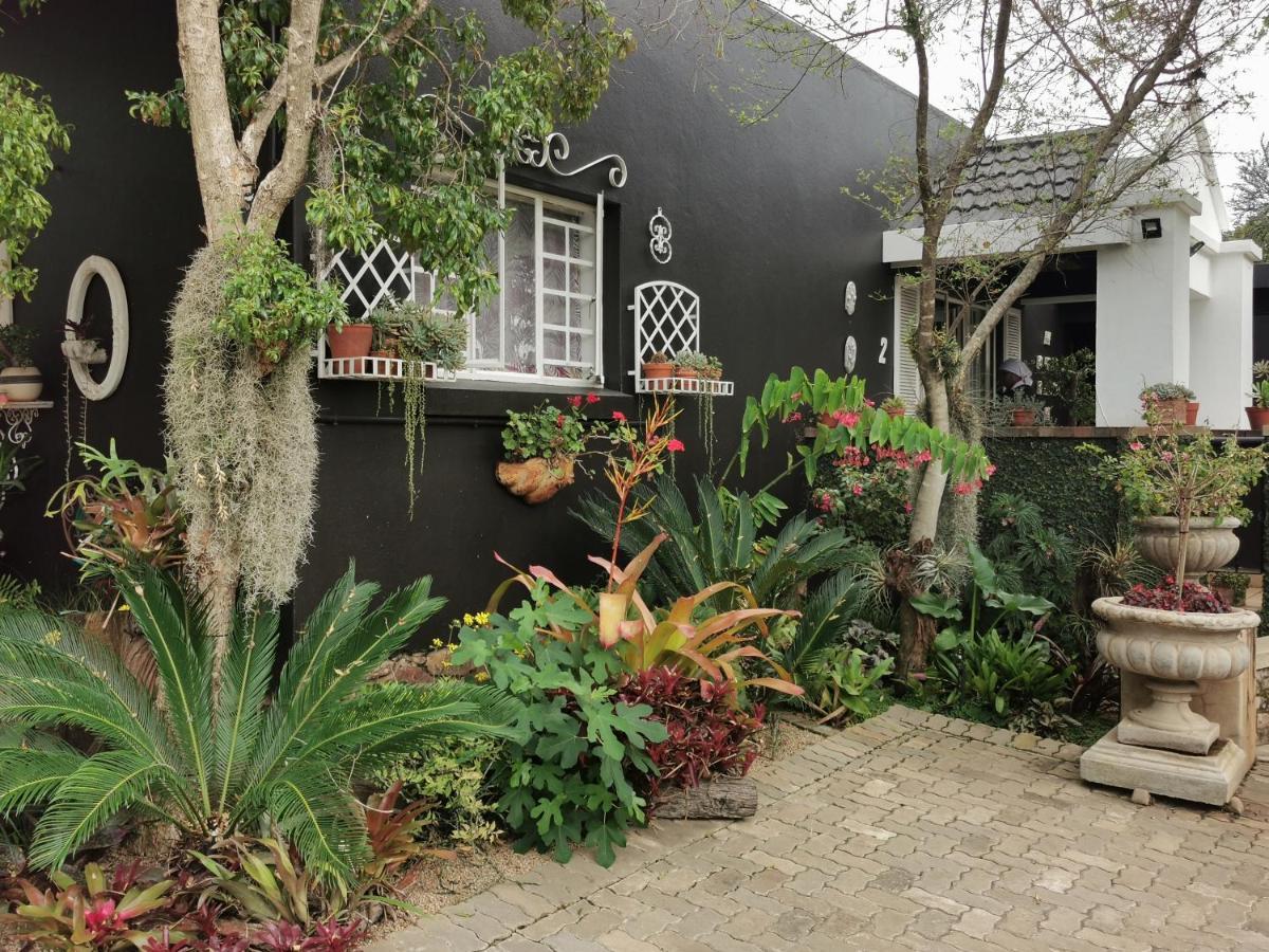 At 98 On Lynburn Guest House Pretoria-Noord Buitenkant foto