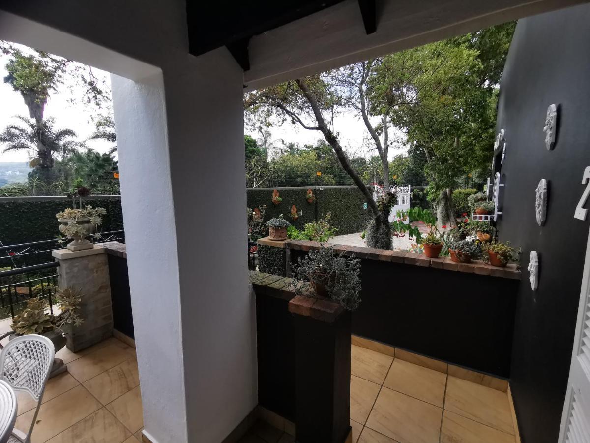 At 98 On Lynburn Guest House Pretoria-Noord Buitenkant foto