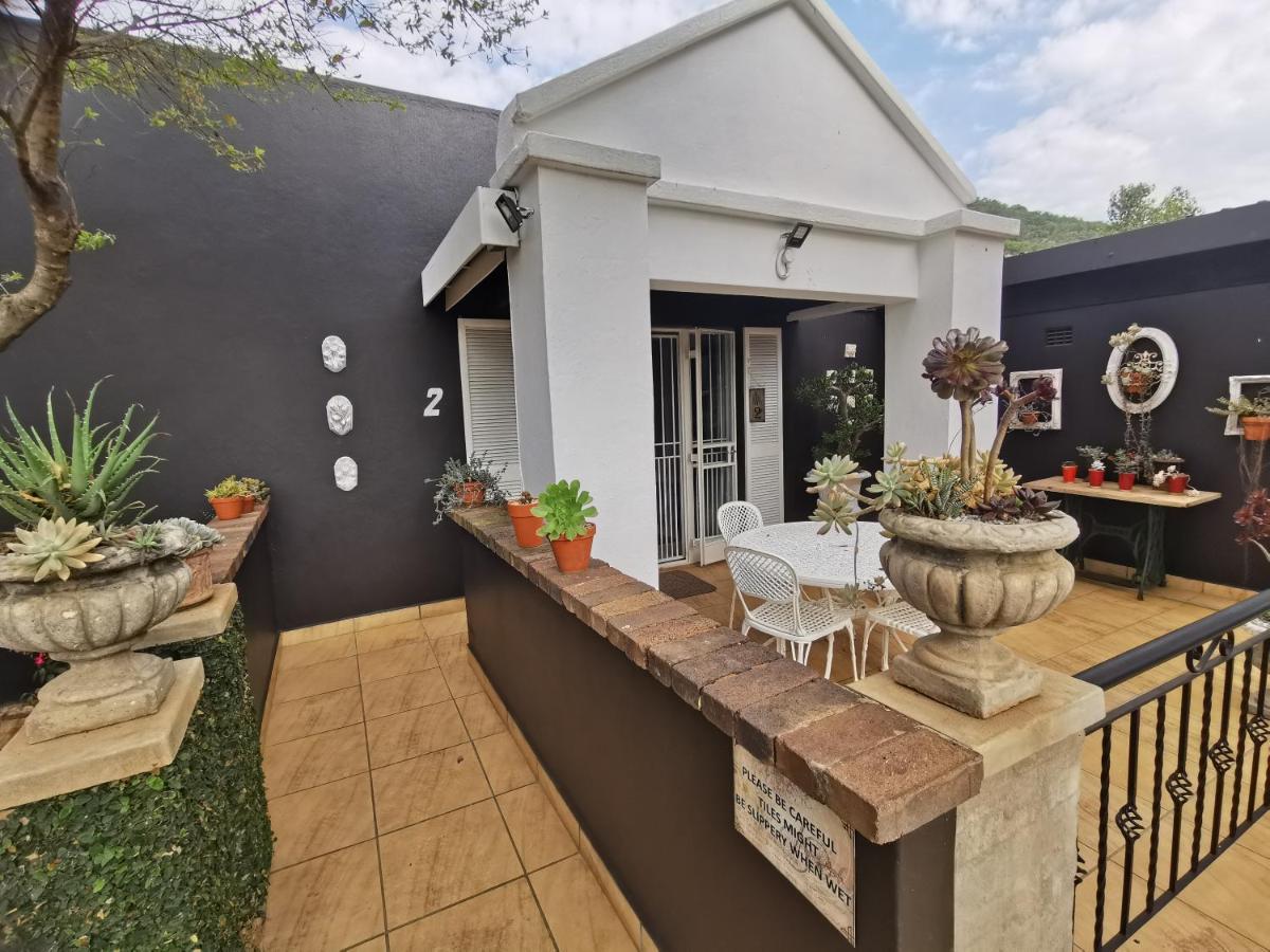 At 98 On Lynburn Guest House Pretoria-Noord Buitenkant foto