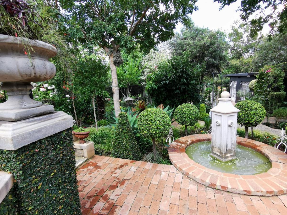 At 98 On Lynburn Guest House Pretoria-Noord Buitenkant foto