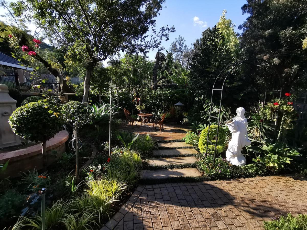 At 98 On Lynburn Guest House Pretoria-Noord Buitenkant foto