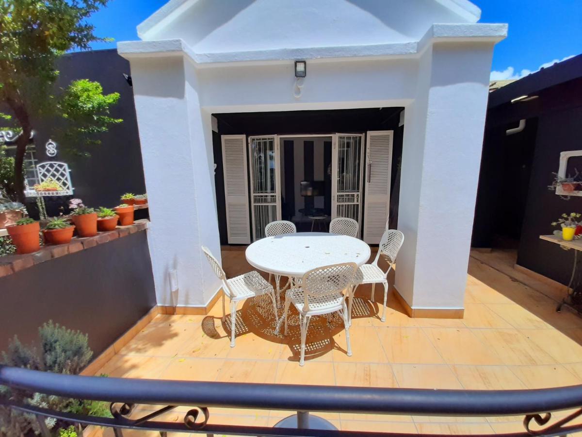 At 98 On Lynburn Guest House Pretoria-Noord Buitenkant foto
