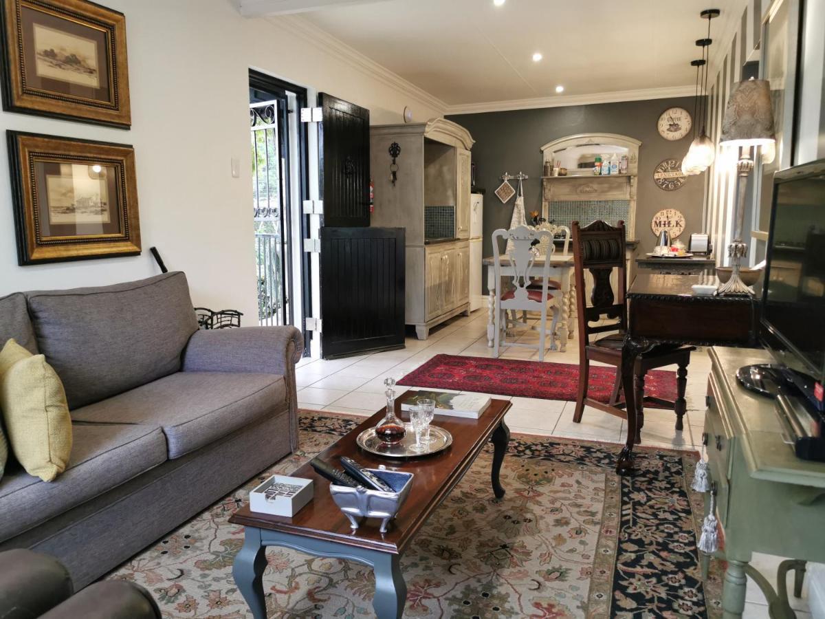 At 98 On Lynburn Guest House Pretoria-Noord Buitenkant foto