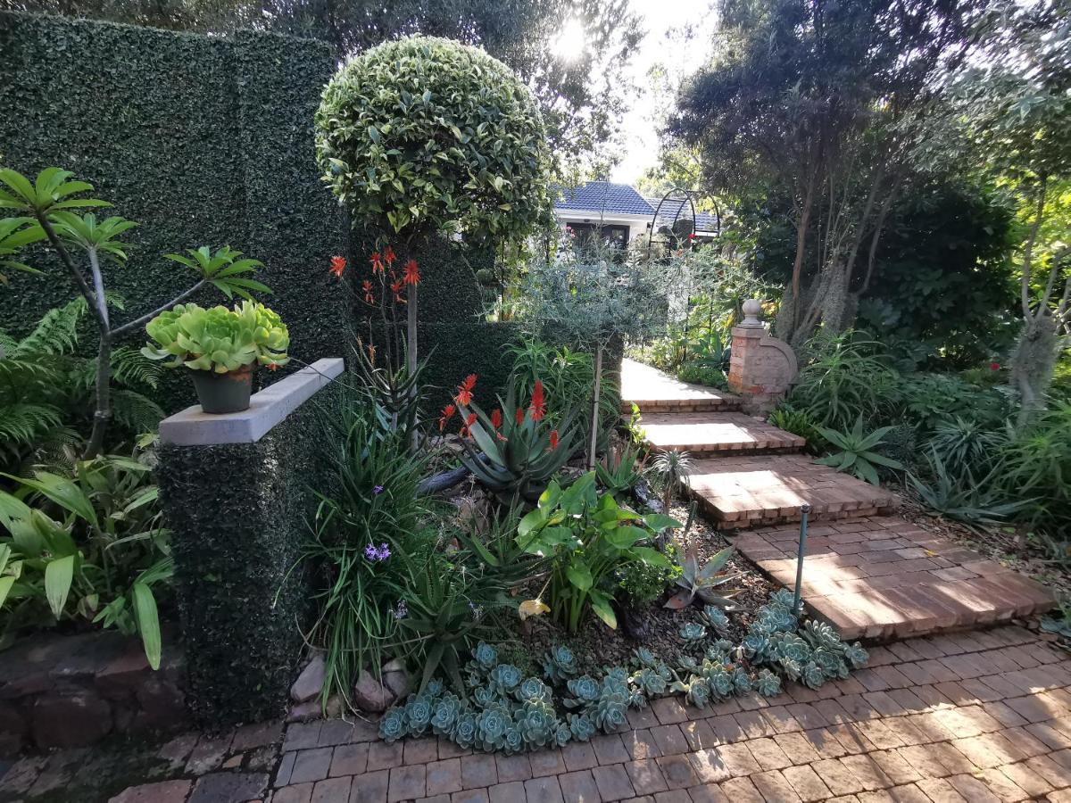 At 98 On Lynburn Guest House Pretoria-Noord Buitenkant foto