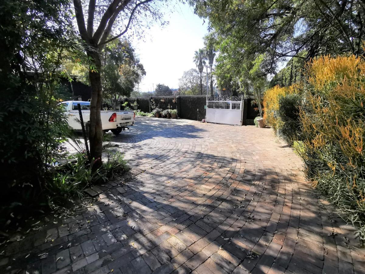 At 98 On Lynburn Guest House Pretoria-Noord Buitenkant foto