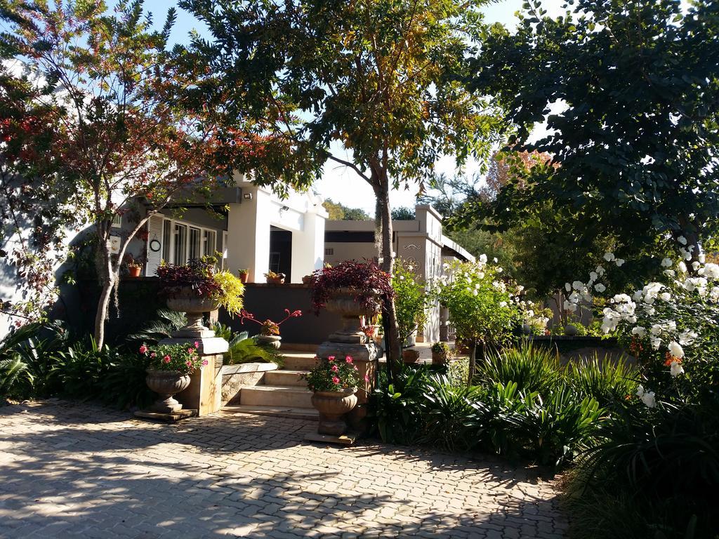 At 98 On Lynburn Guest House Pretoria-Noord Buitenkant foto