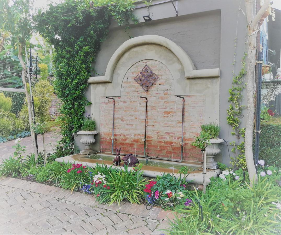 At 98 On Lynburn Guest House Pretoria-Noord Buitenkant foto