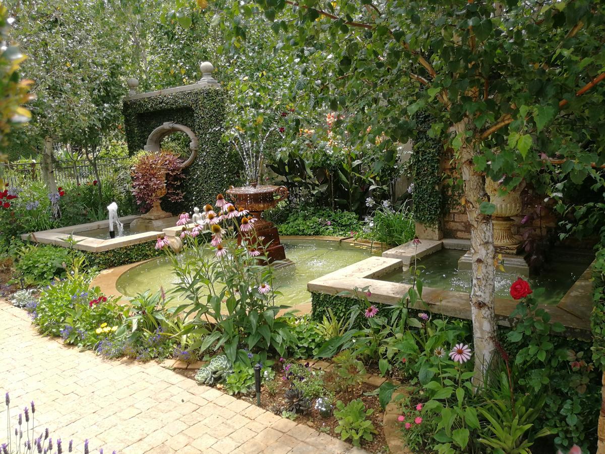 At 98 On Lynburn Guest House Pretoria-Noord Buitenkant foto