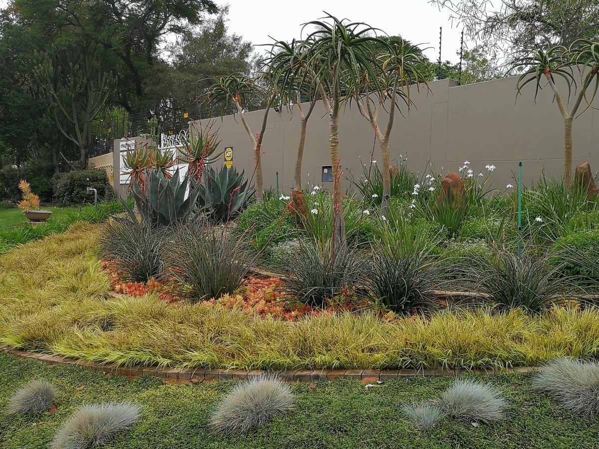 At 98 On Lynburn Guest House Pretoria-Noord Buitenkant foto